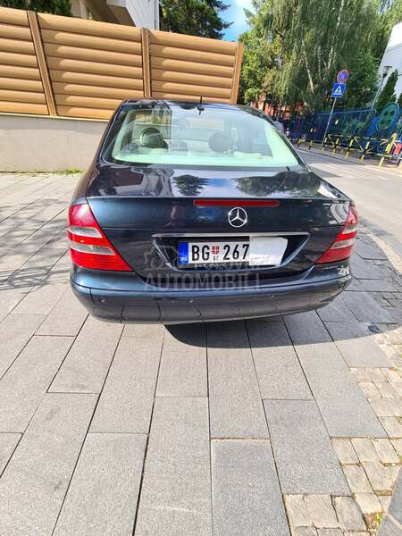 Mercedes Benz E 220 CDI