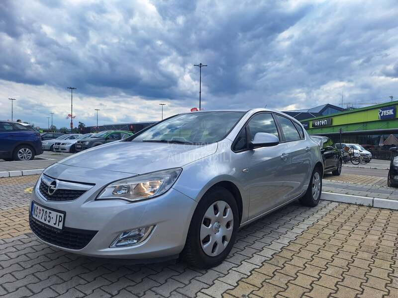 Opel Astra J Kupljen u S.r.b.