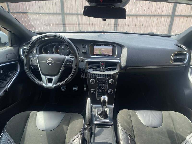 Volvo V40 R design