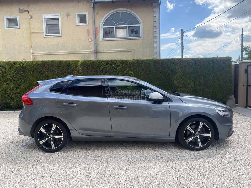 Volvo V40 R design