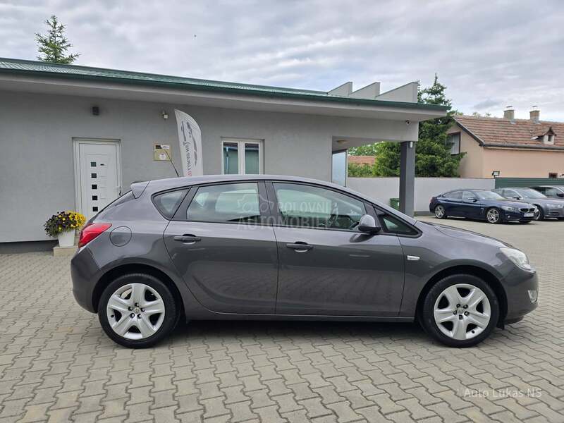 Opel Astra J 1.4 N.A.V.I.