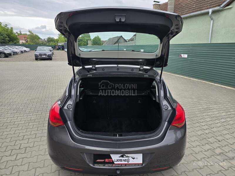Opel Astra J 1.4 N.A.V.I.