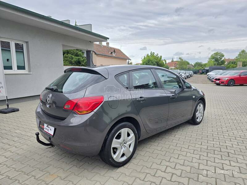 Opel Astra J 1.4 N.A.V.I.