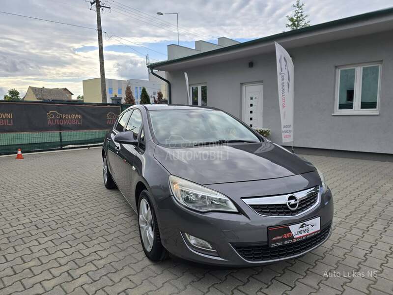 Opel Astra J 1.4 N.A.V.I.