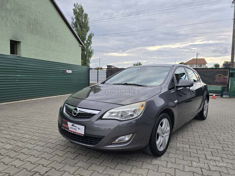 Opel Astra J 1.4 N.A.V.I.
