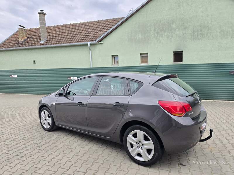 Opel Astra J 1.4 N.A.V.I.