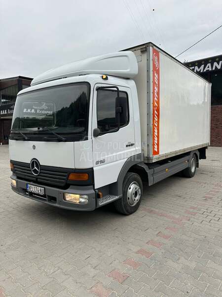 Mercedes Benz 818