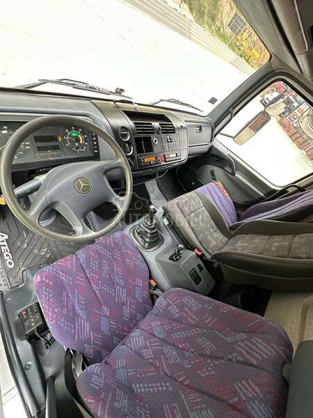 Mercedes Benz 818