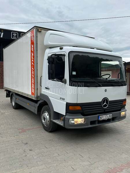 Mercedes Benz 818