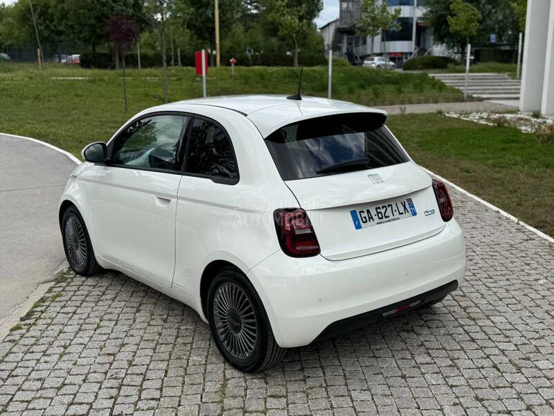 Fiat 500e 