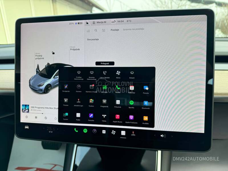 Tesla Model 3 A UTO PILOT