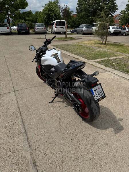 Suzuki GSXS 750