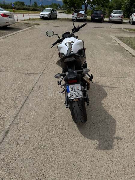 Suzuki GSXS 750