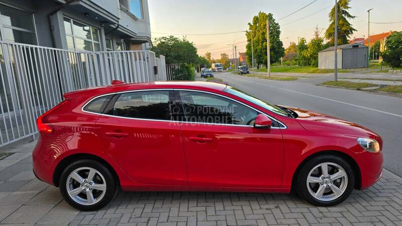 Volvo V40 2.0 D4 MOMENTUM