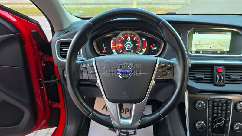 Volvo V40 2.0 D4 MOMENTUM