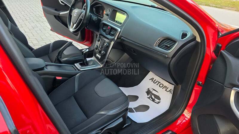 Volvo V40 2.0 D4 MOMENTUM
