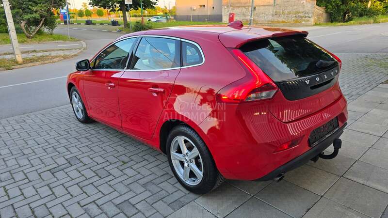 Volvo V40 2.0 D4 MOMENTUM