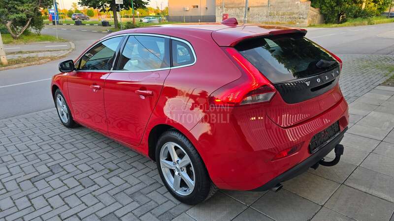 Volvo V40 2.0 D4 MOMENTUM
