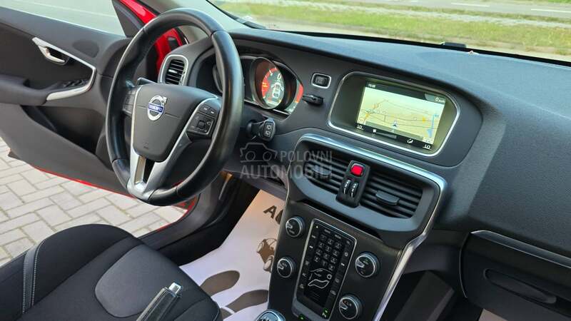 Volvo V40 2.0 D4 MOMENTUM