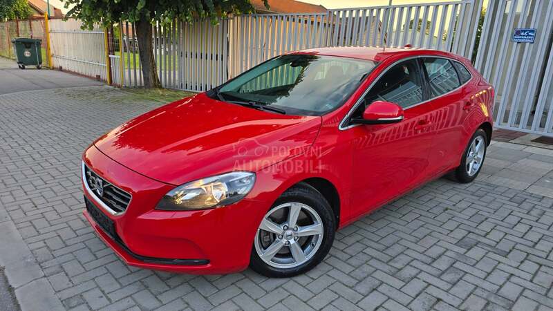 Volvo V40 2.0 D4 MOMENTUM