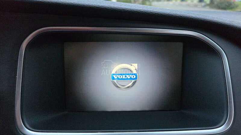 Volvo V40 2.0 D4 MOMENTUM
