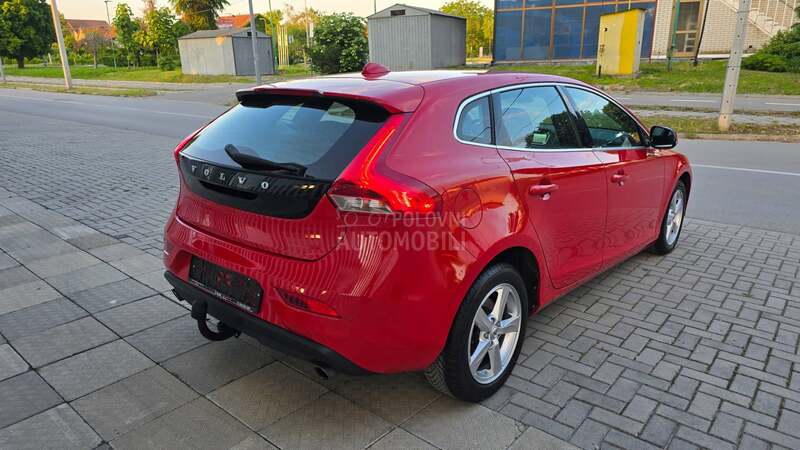 Volvo V40 2.0 D4 MOMENTUM