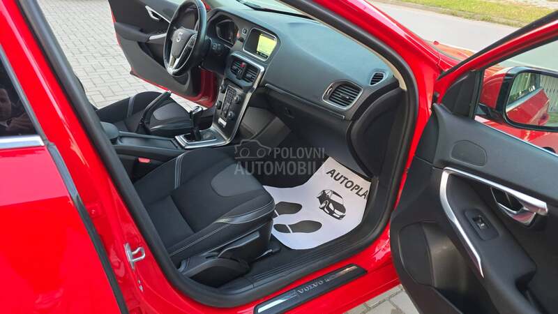 Volvo V40 2.0 D4 MOMENTUM