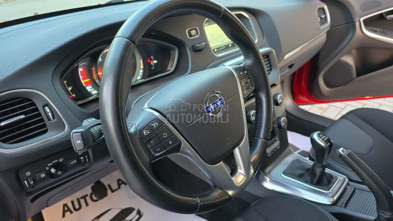 Volvo V40 2.0 D4 MOMENTUM