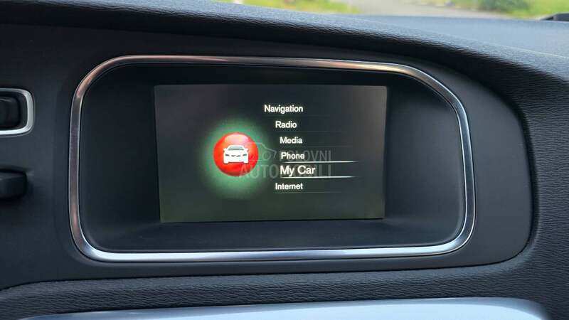 Volvo V40 2.0 D4 MOMENTUM