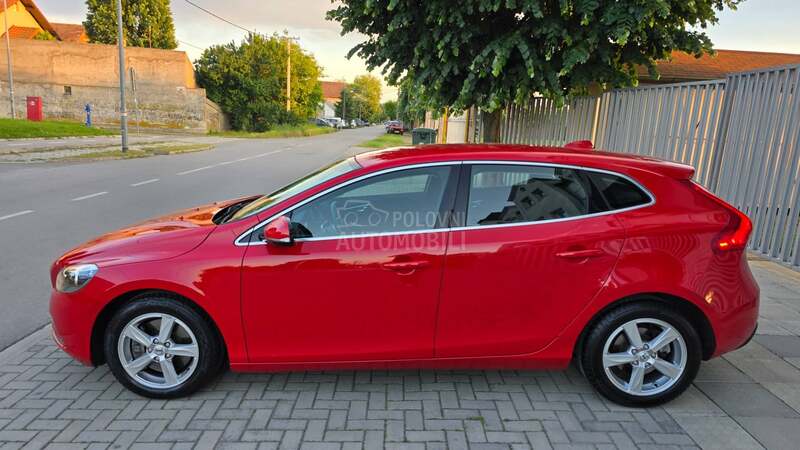 Volvo V40 2.0 D4 MOMENTUM