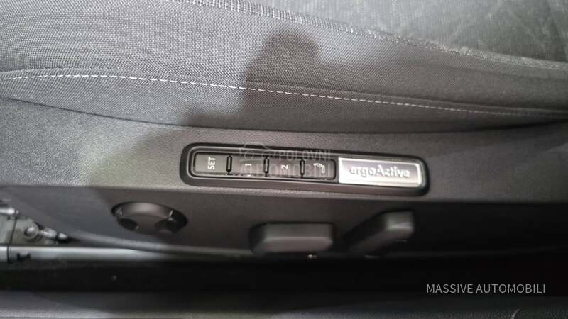 Volkswagen Golf 8 2.0TDI DSG URANOGRAU