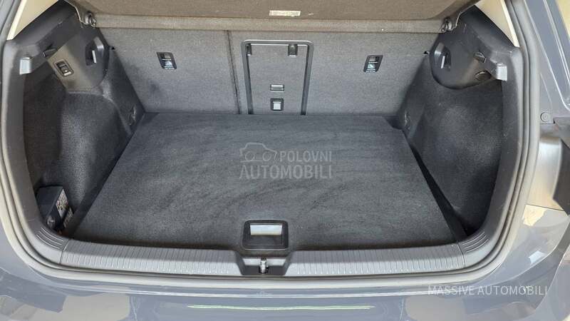 Volkswagen Golf 8 2.0TDI DSG URANOGRAU