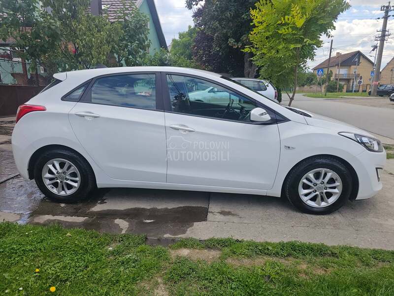 Hyundai i30 1.6CRDI STYLE CH