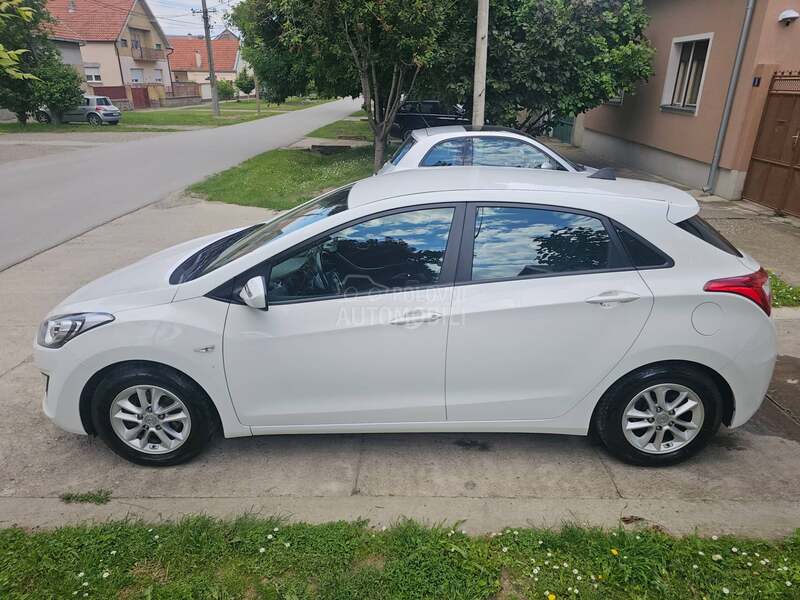 Hyundai i30 1.6CRDI STYLE CH