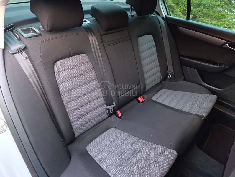 Volkswagen Passat B7 1.6HIGHLINE