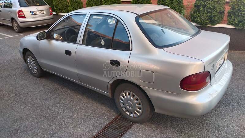 Hyundai Accent pikap/karvan/minvan