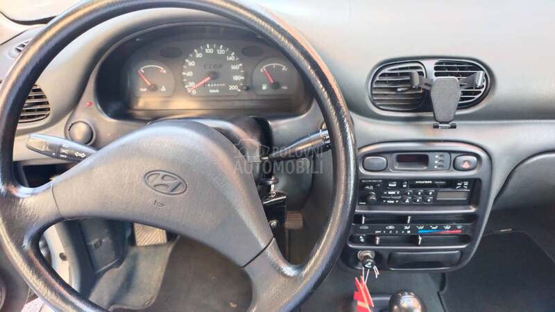 Hyundai Accent pikap/karvan/minvan