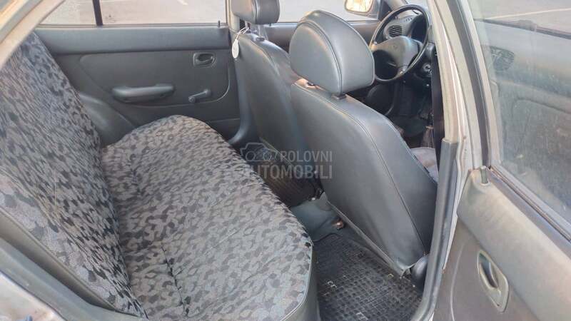 Hyundai Accent pikap/karvan/minvan