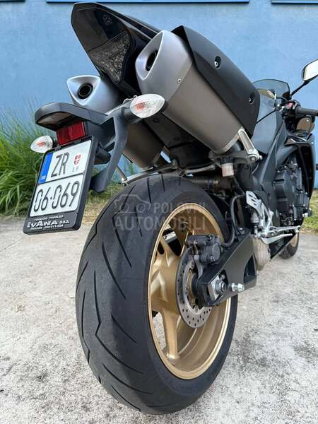 Yamaha R1