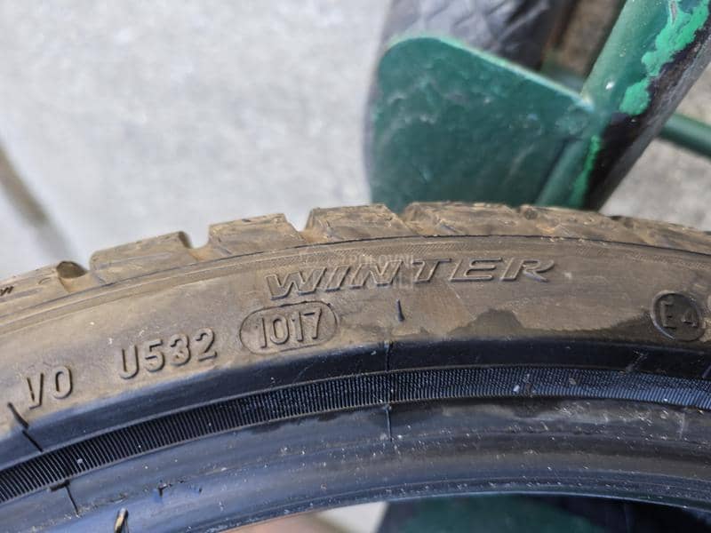 Pirelli 235/35 R19 Zimska