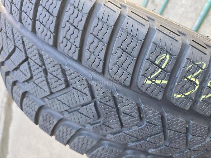 Pirelli 235/35 R19 Zimska