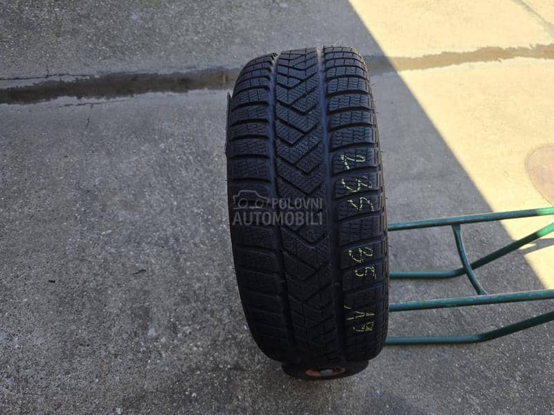 Pirelli 235/35 R19 Zimska