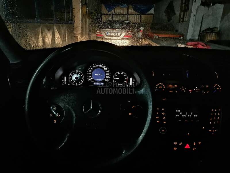 Mercedes Benz E 200 W211
