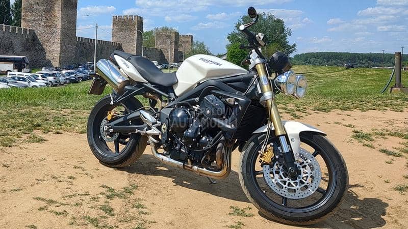 Triumph street triple 675
