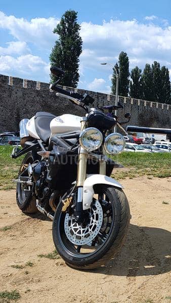 Triumph street triple 675