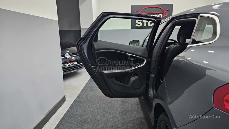 Volvo V40 R D2
