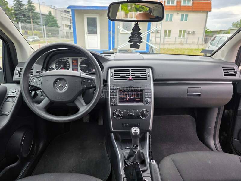 Mercedes Benz B 180 