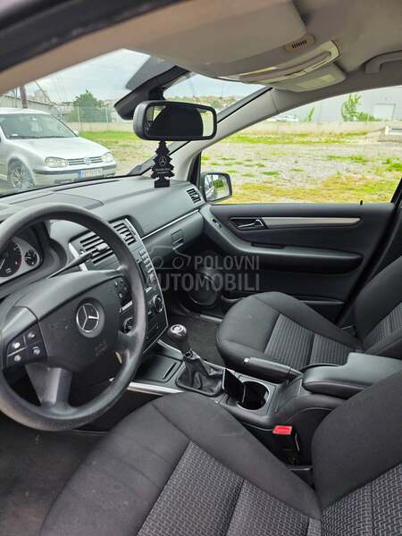 Mercedes Benz B 180 