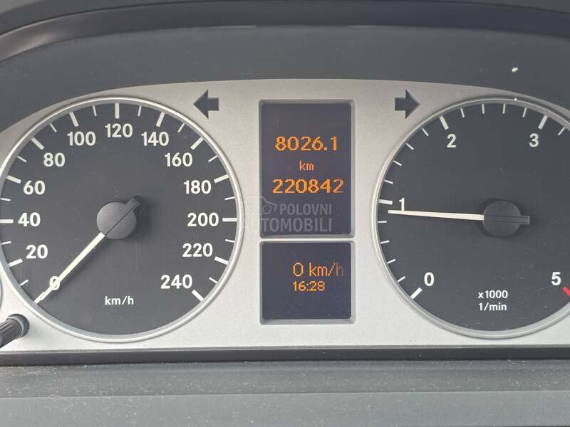 Mercedes Benz B 180 