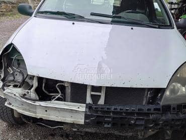Renault Clio 2005. god. -  kompletan auto u delovima